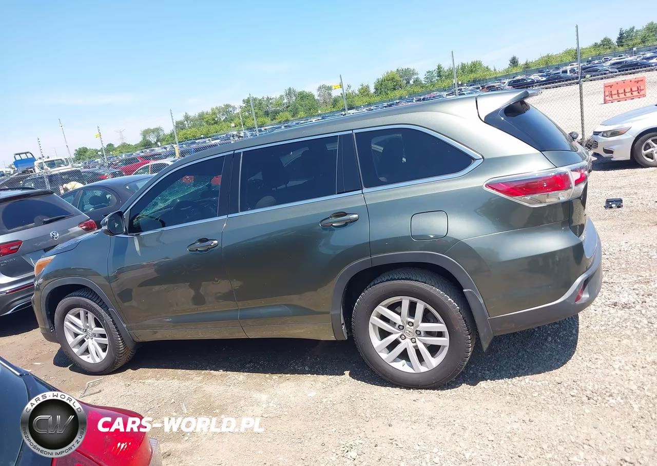 2015 Toyota Highlander Le V6 VIN:5TDBKRFH0FS158218 - 14