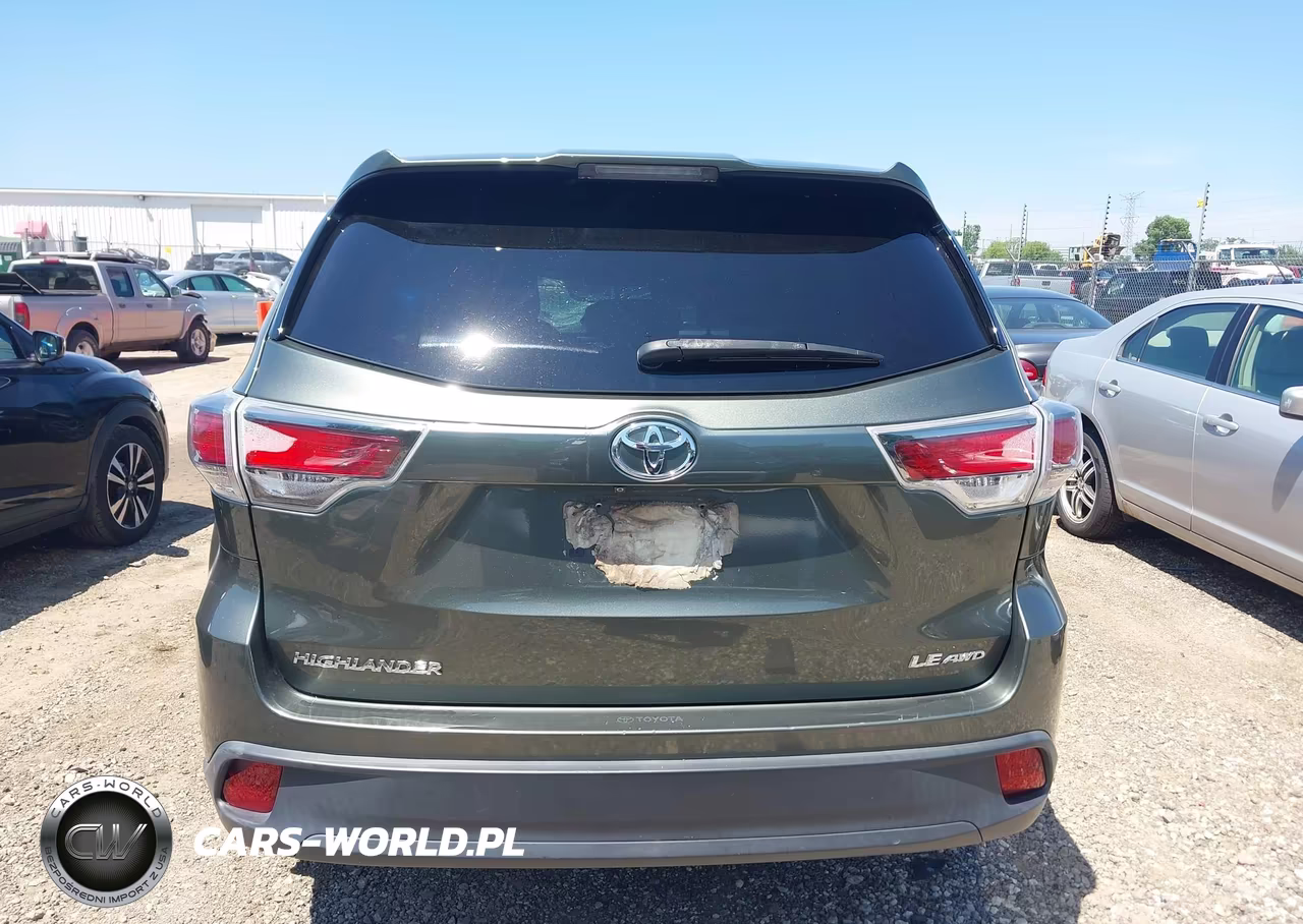 2015 Toyota Highlander Le V6 VIN:5TDBKRFH0FS158218 - 16