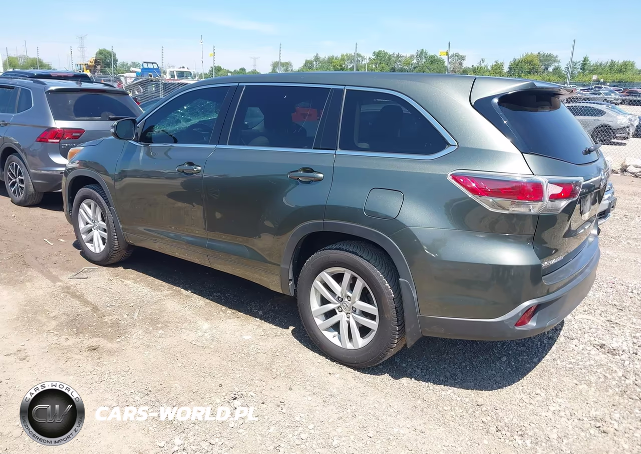 2015 Toyota Highlander Le V6 VIN:5TDBKRFH0FS158218 - 3