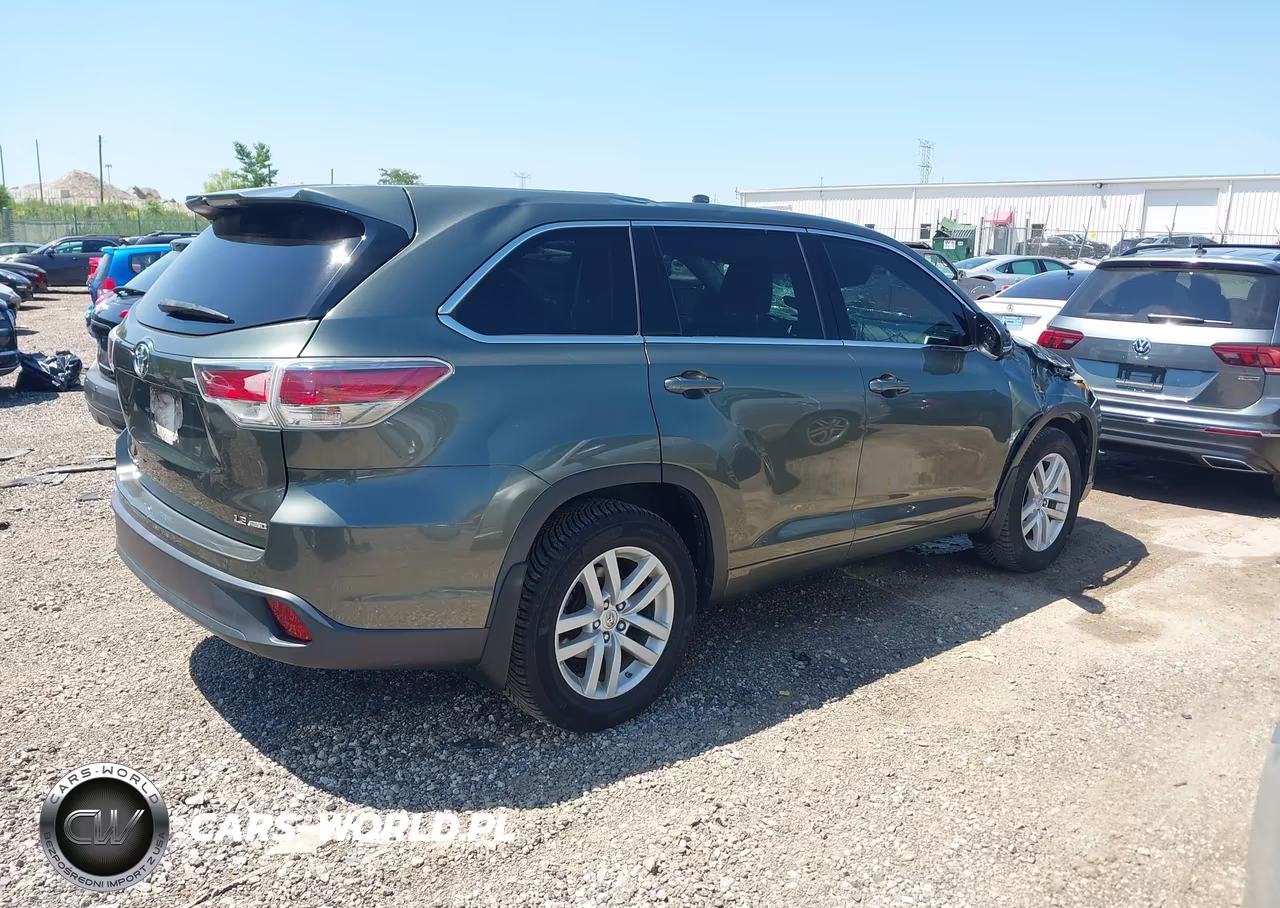 2015 Toyota Highlander Le V6 VIN:5TDBKRFH0FS158218 - 4