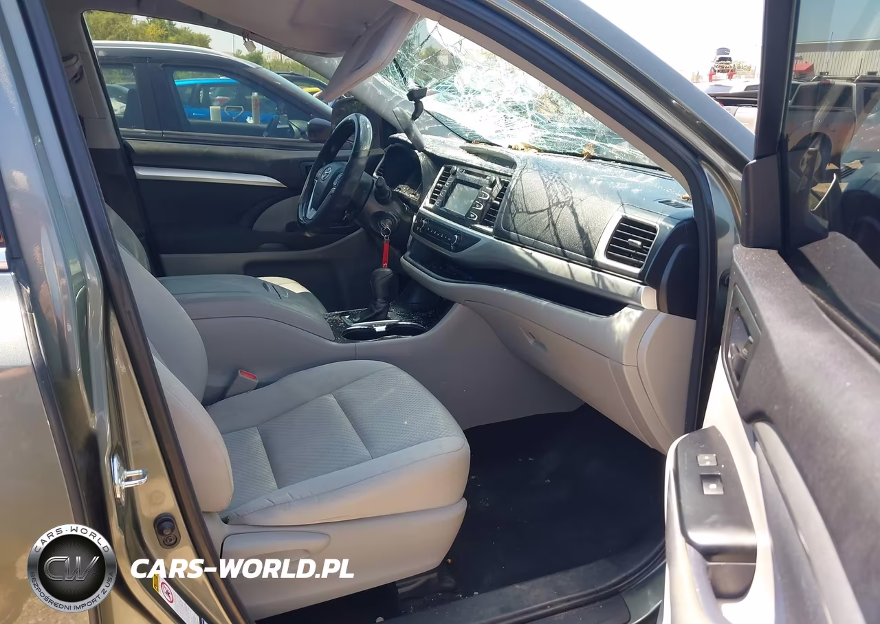 2015 Toyota Highlander Le V6 VIN:5TDBKRFH0FS158218 - 5