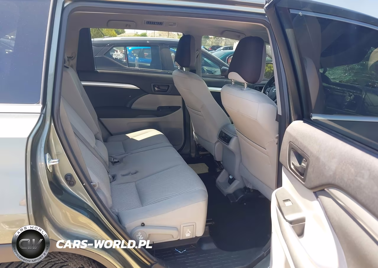 2015 Toyota Highlander Le V6 VIN:5TDBKRFH0FS158218 - 8