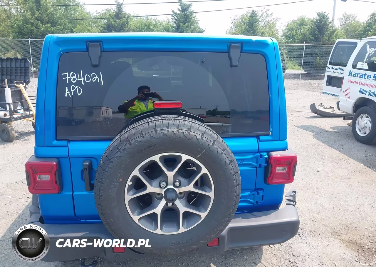2025 Jeep Wrangler 4-Door Summit 4X4 VIN:1C4PJXDN0SW510391 - 17