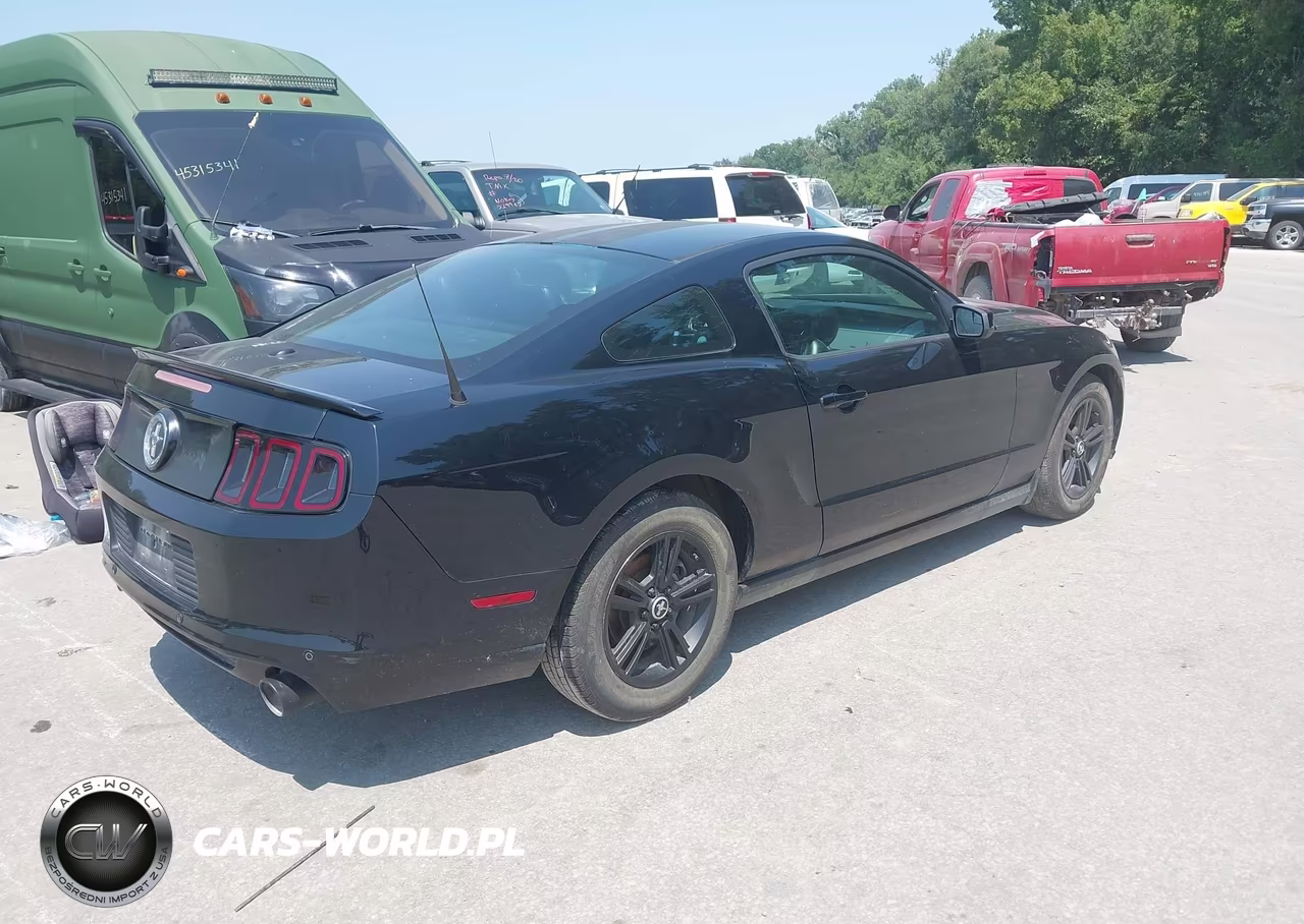 2013 Ford Mustang V6 Premium VIN:1ZVBP8AM0D5203092 - 4
