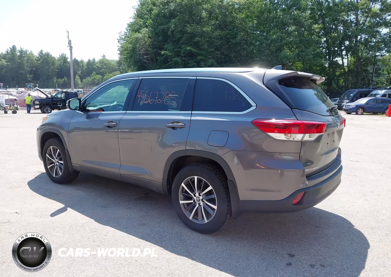 2018 Toyota Highlander Xle VIN:5TDJZRFH6JS546540 - 3