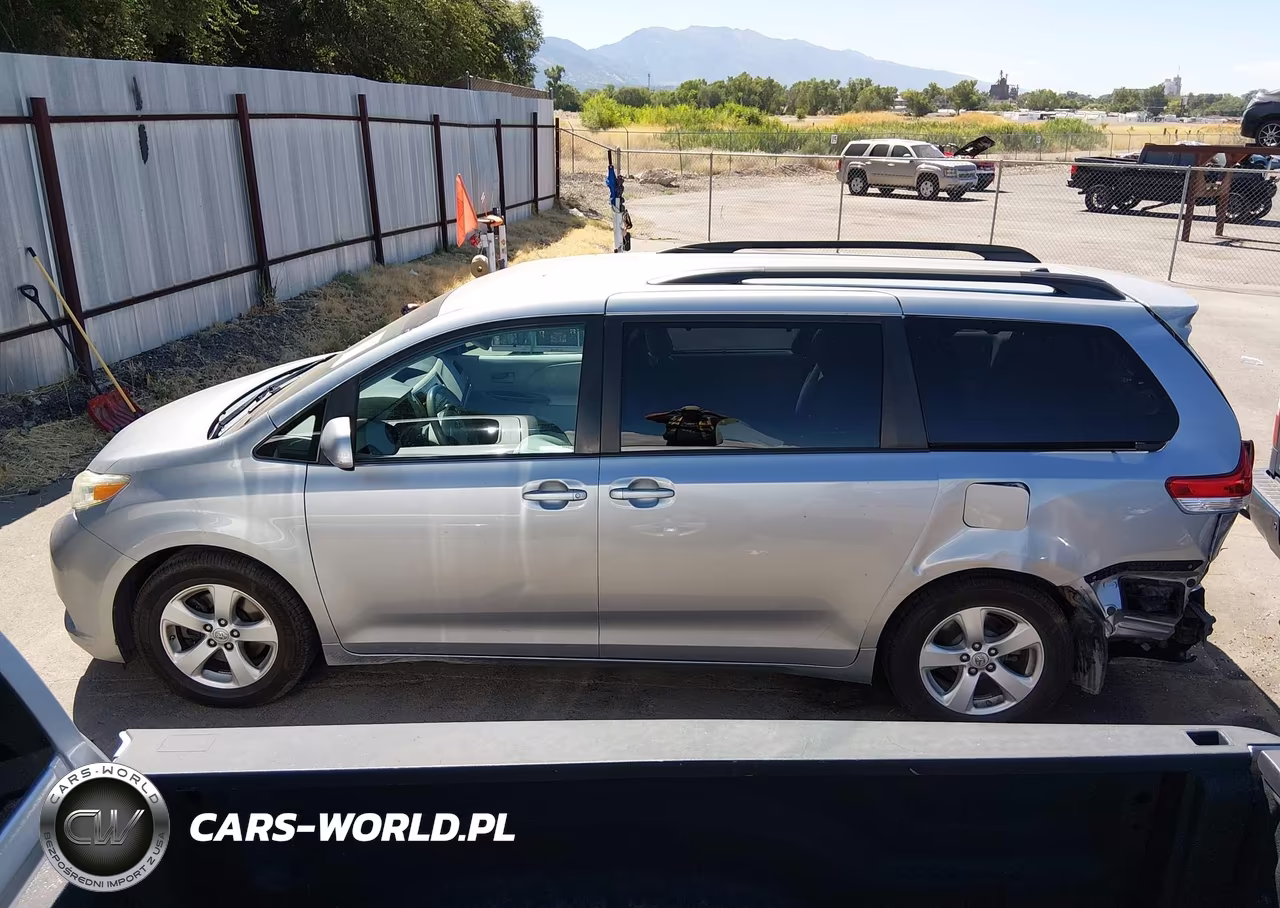 2011 Toyota Sienna Le V6 VIN:5TDKK3DC8BS098672 - 15