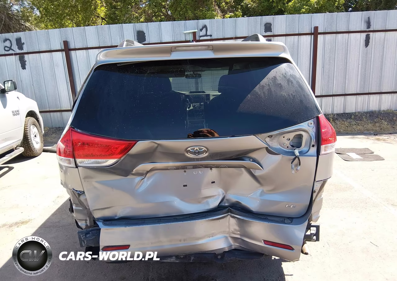 2011 Toyota Sienna Le V6 VIN:5TDKK3DC8BS098672 - 17