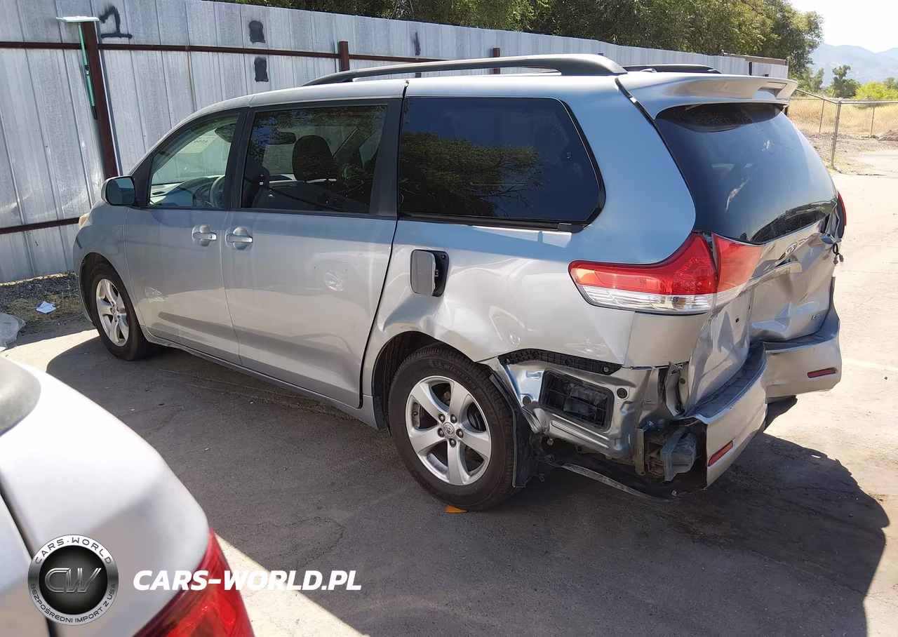 2011 Toyota Sienna Le V6 VIN:5TDKK3DC8BS098672 - 3