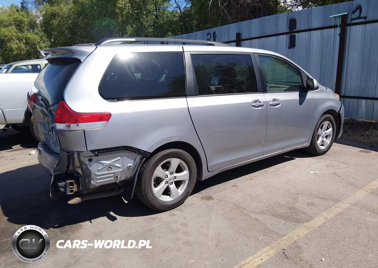 2011 Toyota Sienna Le V6 VIN:5TDKK3DC8BS098672 - 4
