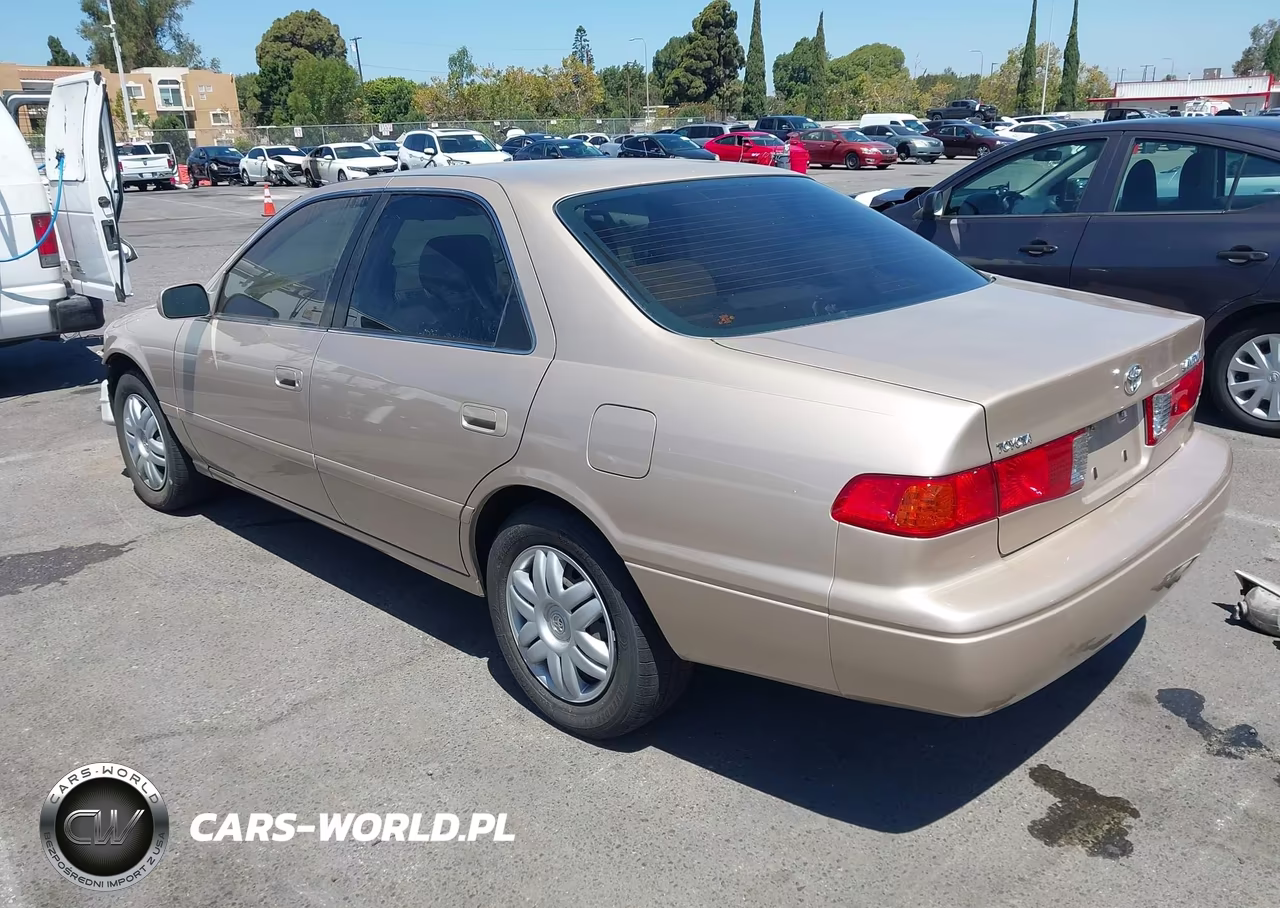2001 Toyota Camry Le VIN:JT2BG22K110603838 - 3