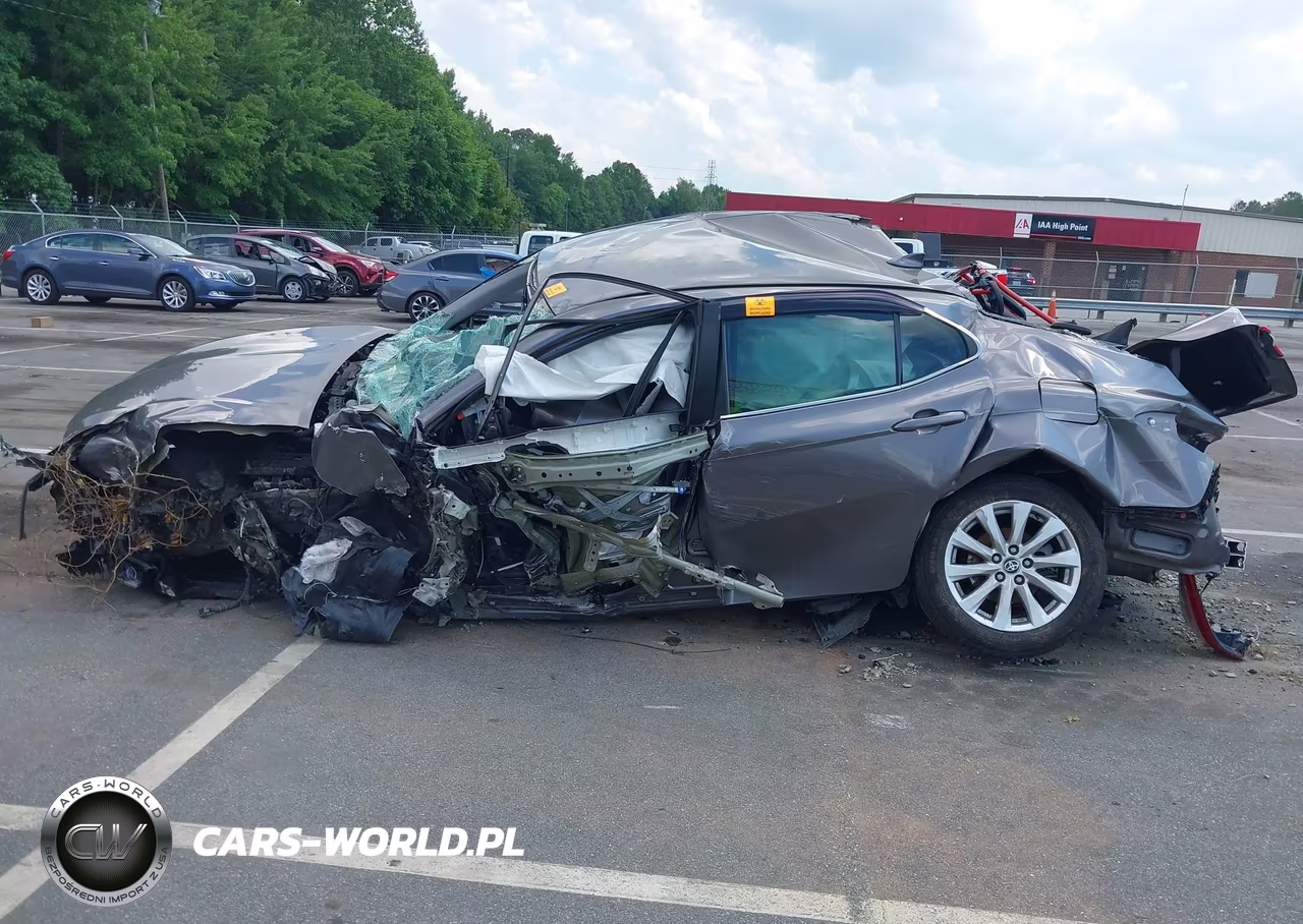 2020 Toyota Camry Le VIN:4T1C11AK8LU951314 - 13