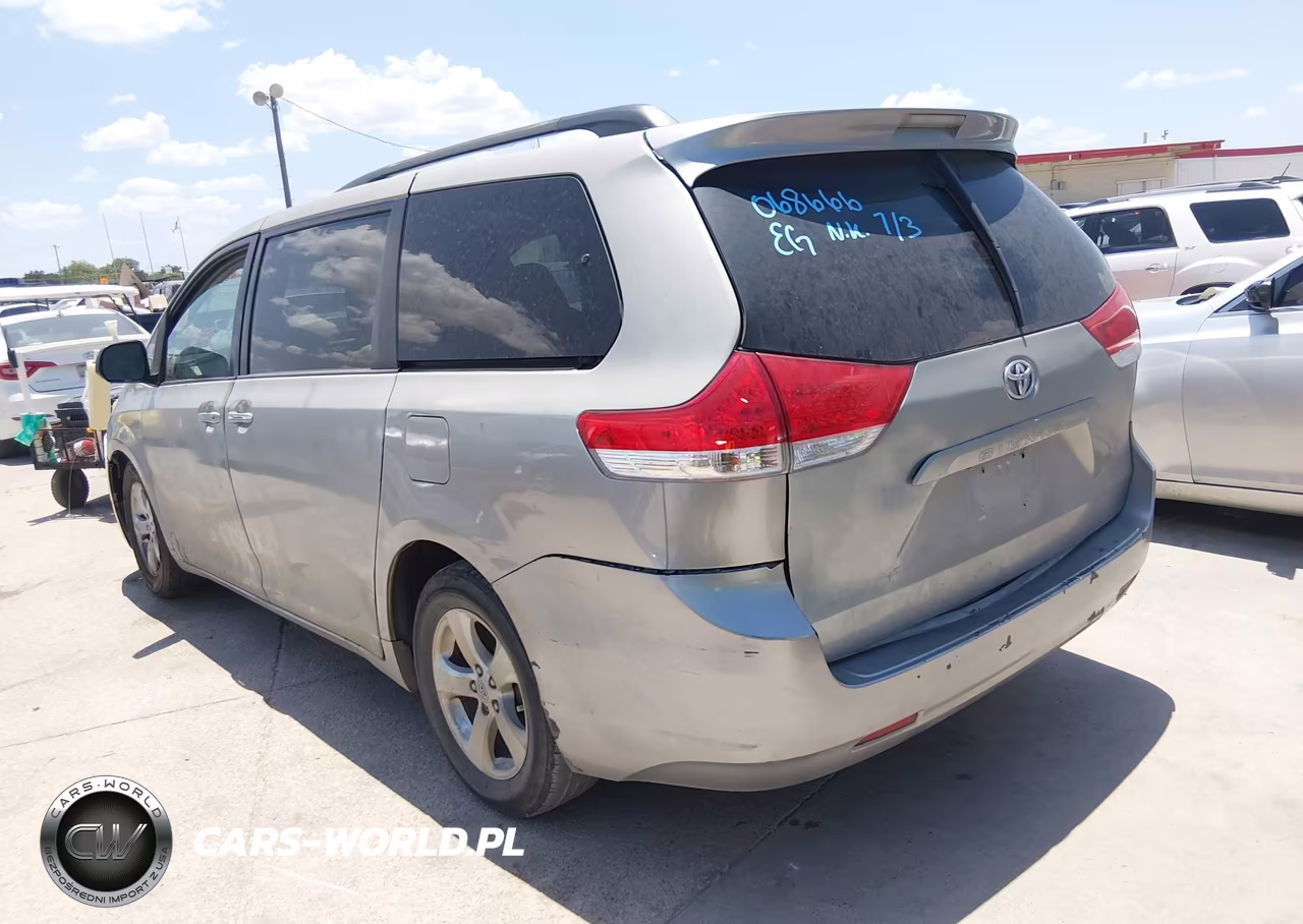 2011 Toyota Sienna Le V6 VIN:5TDKK3DC6BS068666 - 3