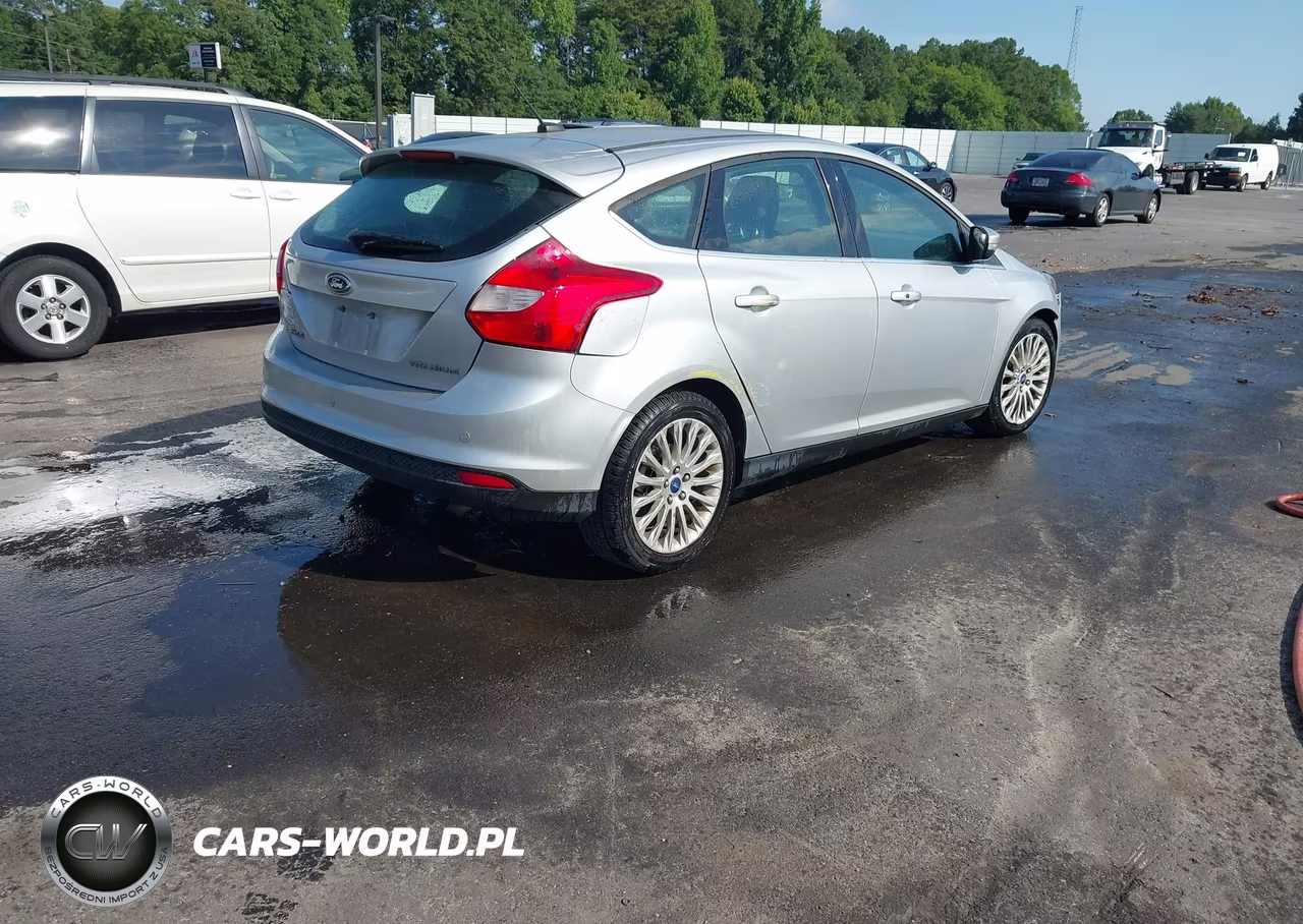 2012 Ford Focus Titanium VIN:1FAHP3N2XCL352182 - 4