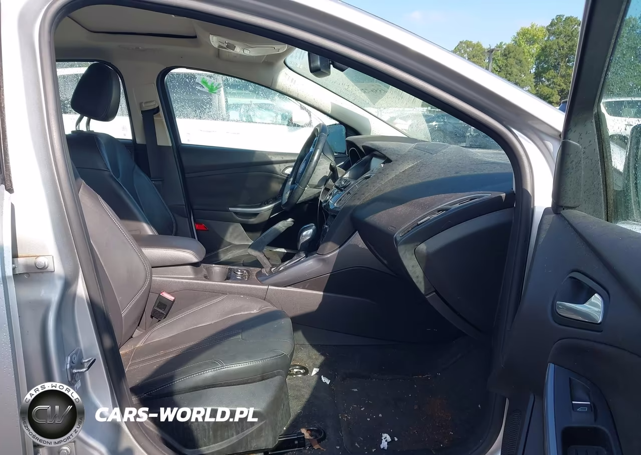 2012 Ford Focus Titanium VIN:1FAHP3N2XCL352182 - 5