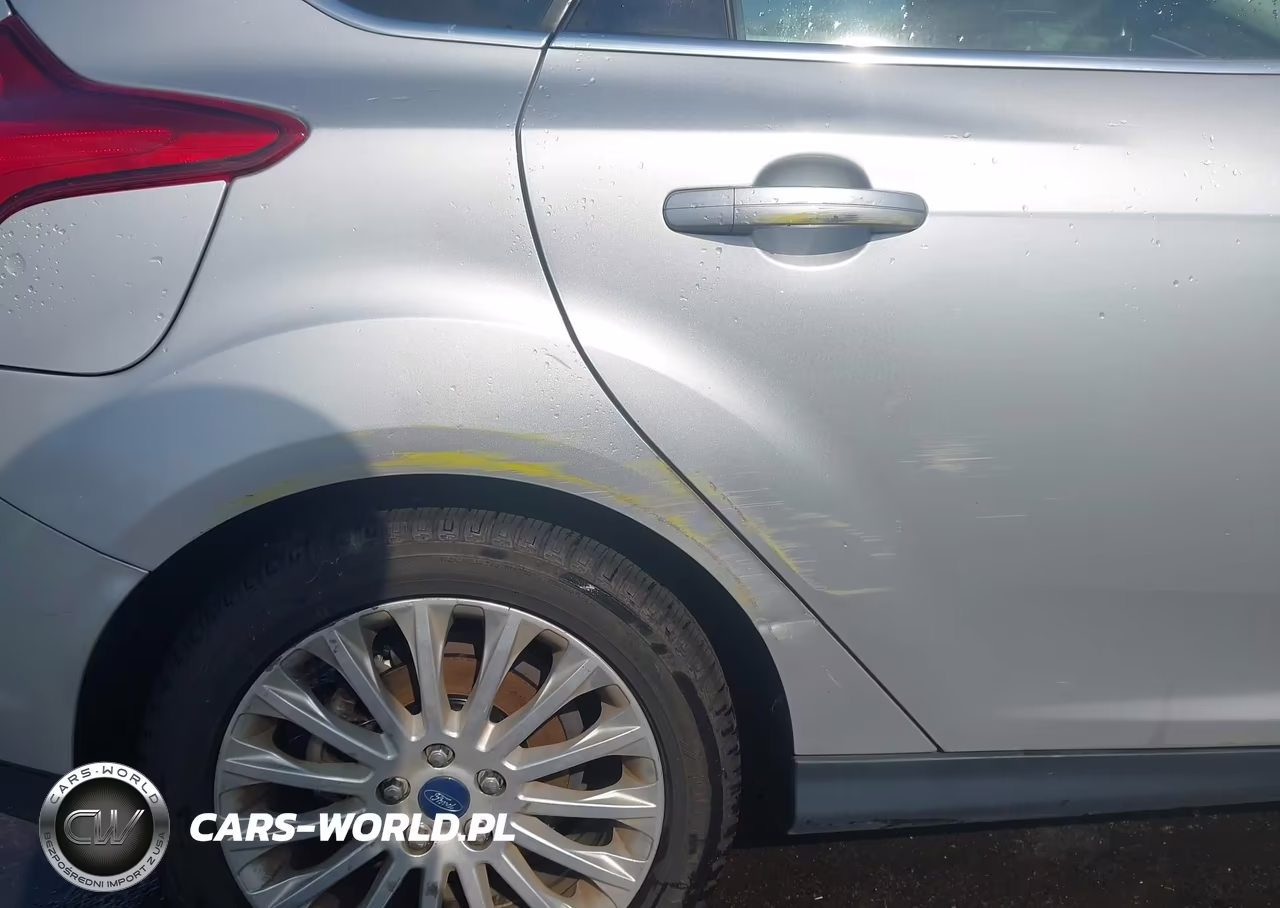 2012 Ford Focus Titanium VIN:1FAHP3N2XCL352182 - 6