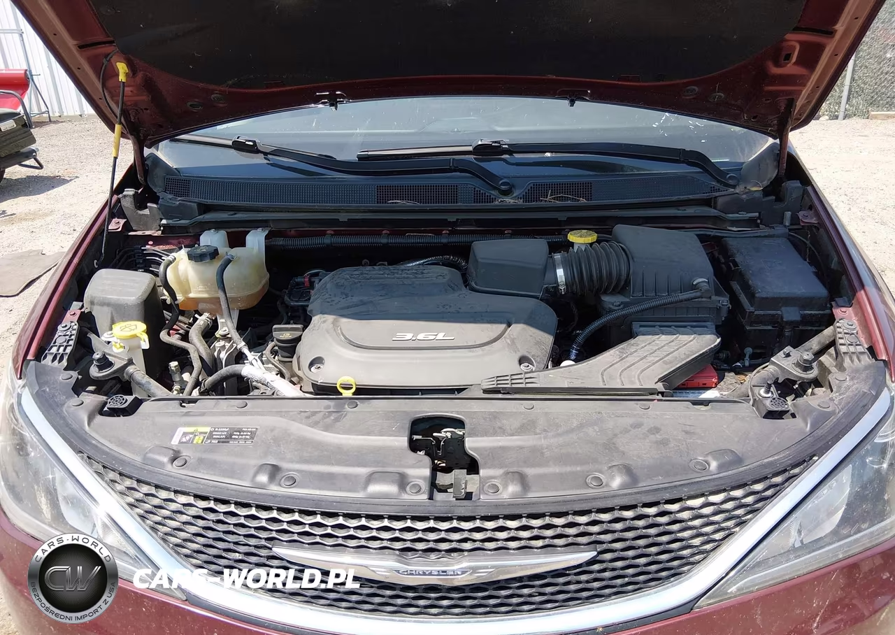 2017 Chrysler Pacifica Touring-L Plus VIN:2C4RC1EG0HR796311 - 10
