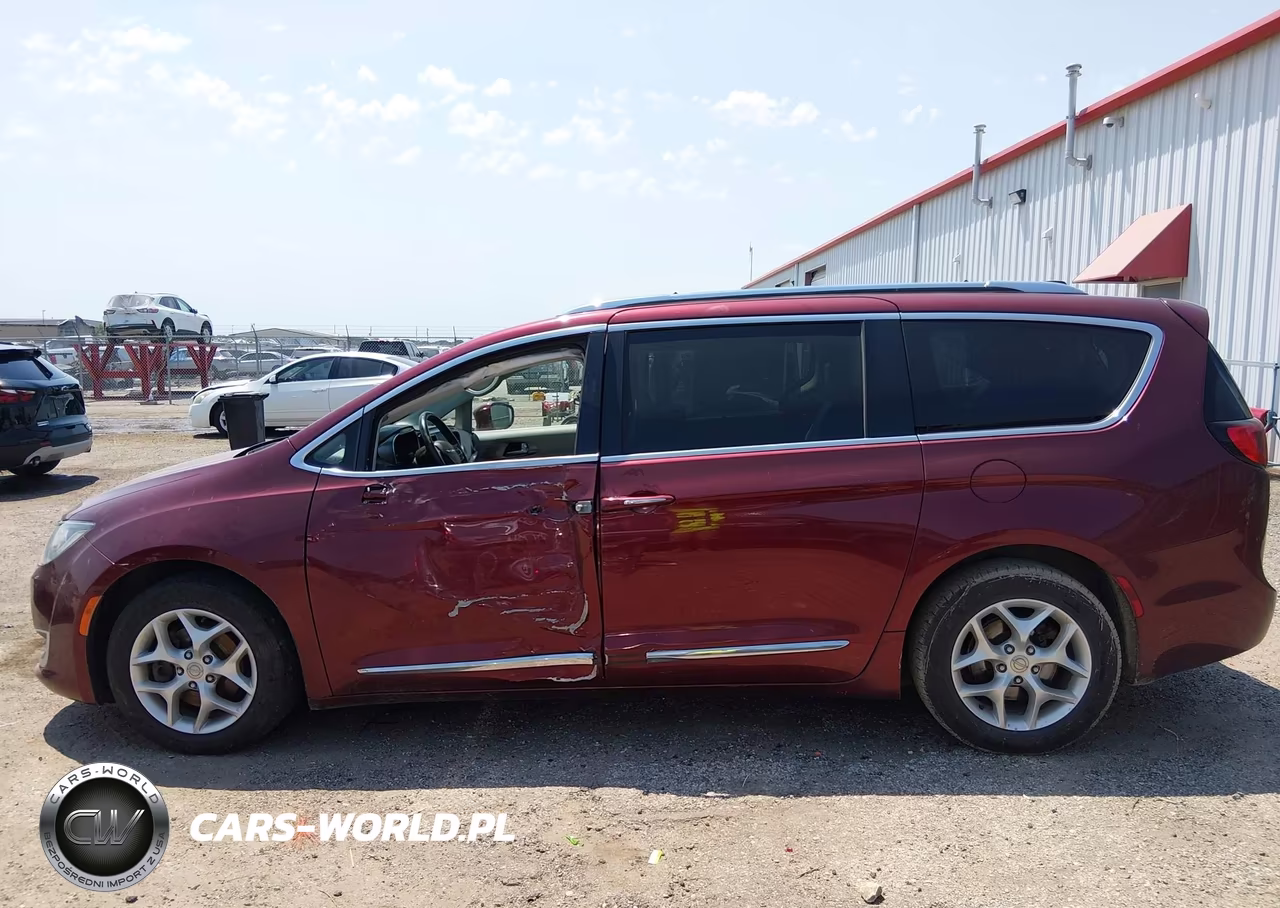 2017 Chrysler Pacifica Touring-L Plus VIN:2C4RC1EG0HR796311 - 13