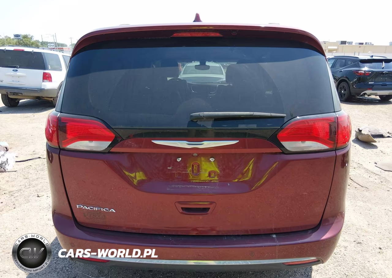 2017 Chrysler Pacifica Touring-L Plus VIN:2C4RC1EG0HR796311 - 15