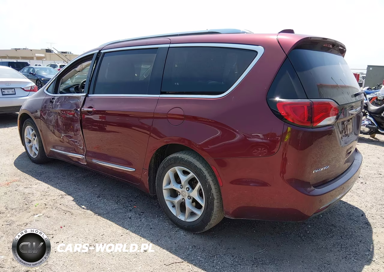 2017 Chrysler Pacifica Touring-L Plus VIN:2C4RC1EG0HR796311 - 3