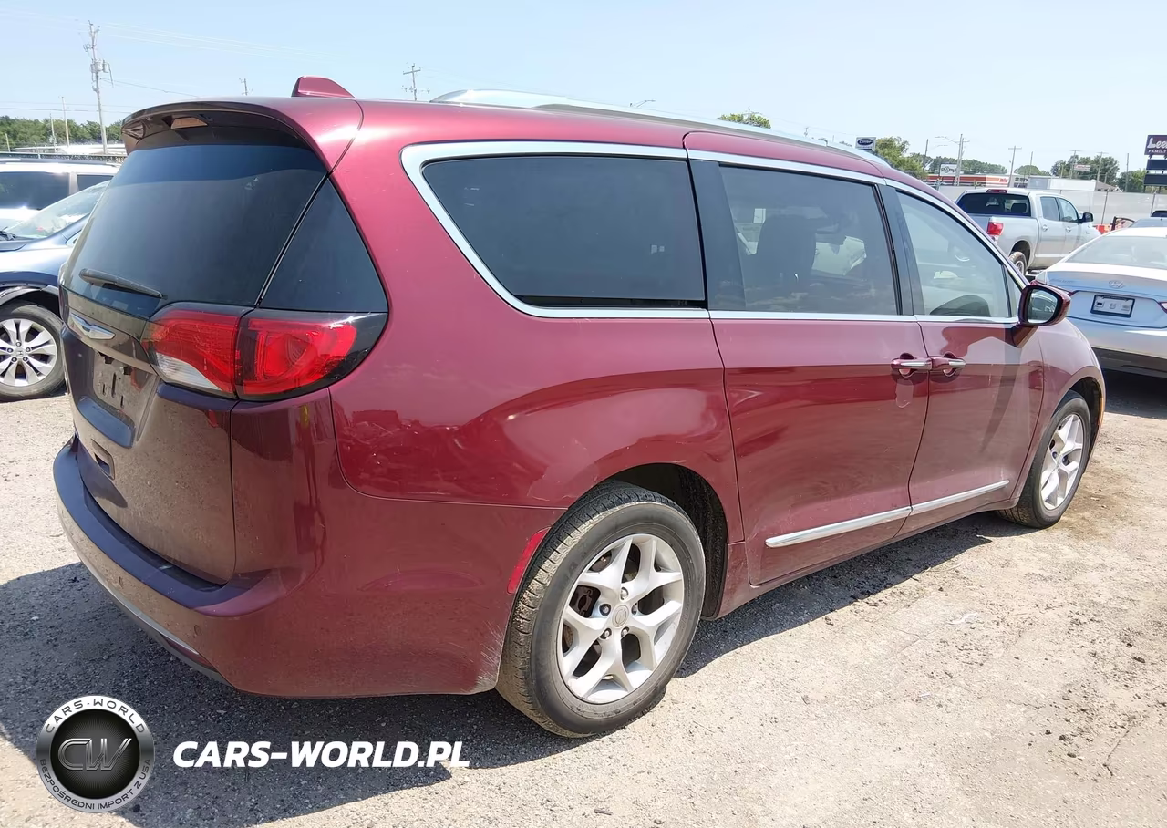 2017 Chrysler Pacifica Touring-L Plus VIN:2C4RC1EG0HR796311 - 4