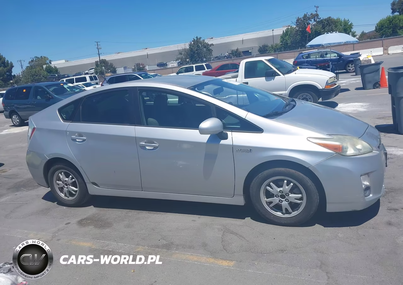 2011 Toyota Prius Two VIN:JTDKN3DU7B0262397 - 13