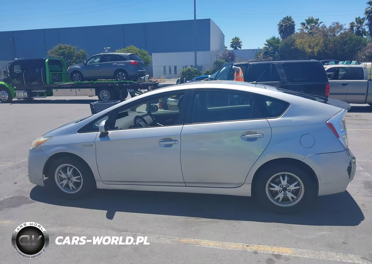 2011 Toyota Prius Two VIN:JTDKN3DU7B0262397 - 14