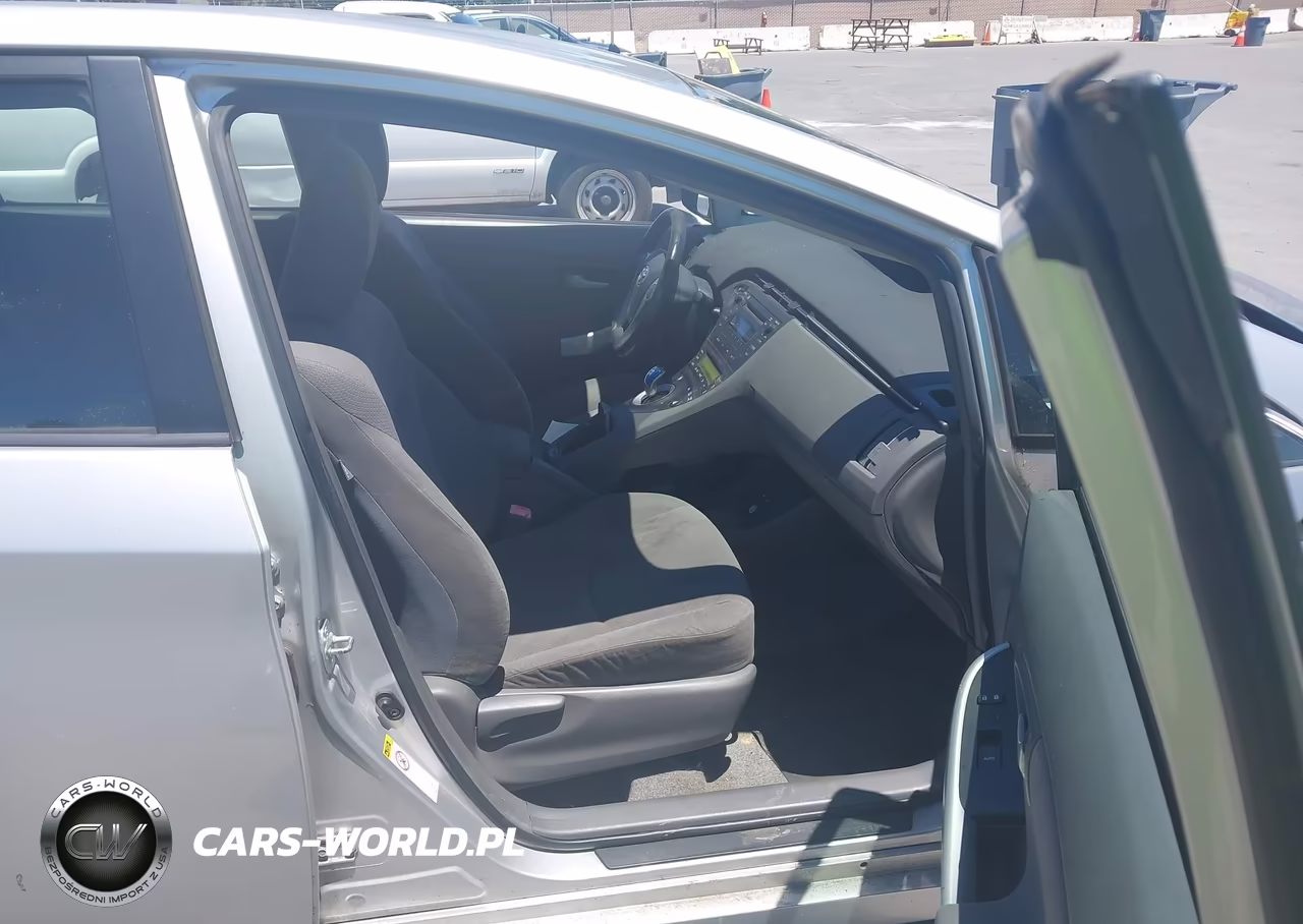 2011 Toyota Prius Two VIN:JTDKN3DU7B0262397 - 5