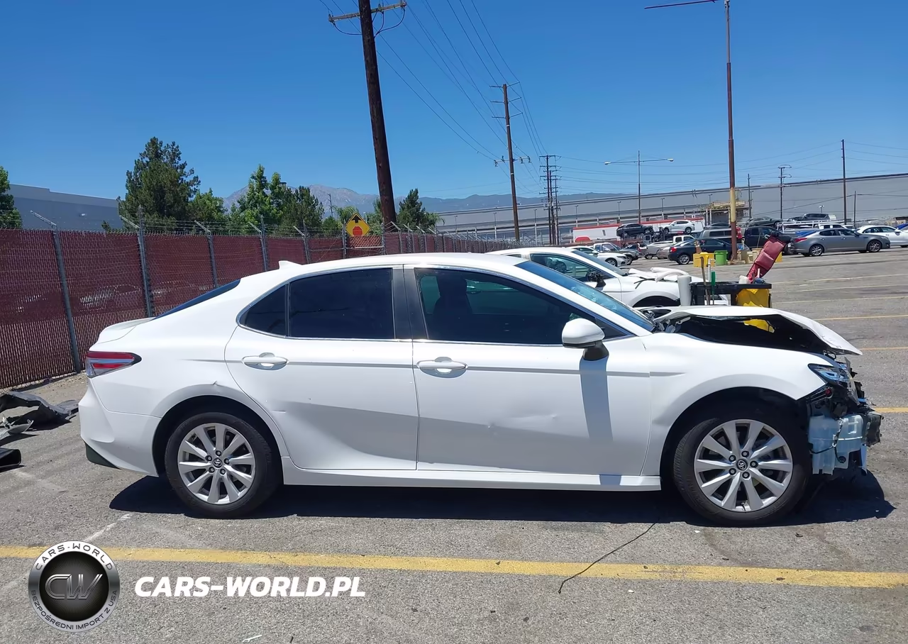 2020 Toyota Camry Le VIN:4T1C11AK6LU888536 - 14
