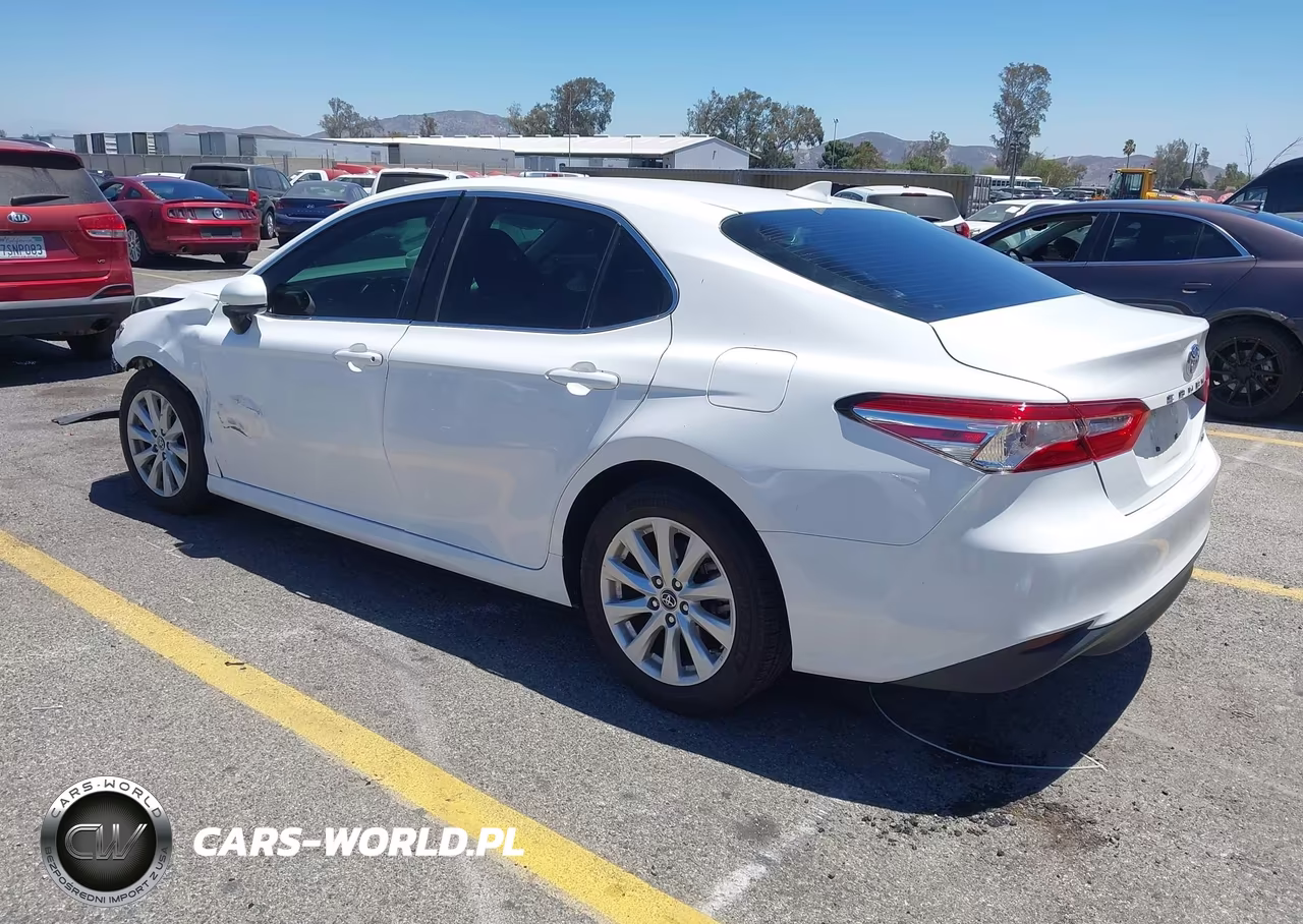 2020 Toyota Camry Le VIN:4T1C11AK6LU888536 - 3