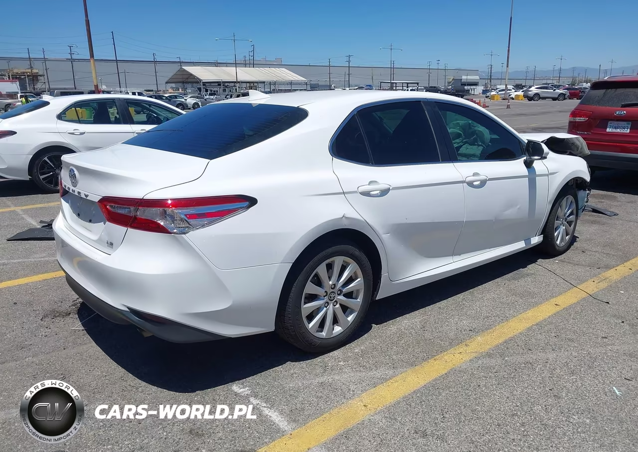 2020 Toyota Camry Le VIN:4T1C11AK6LU888536 - 4