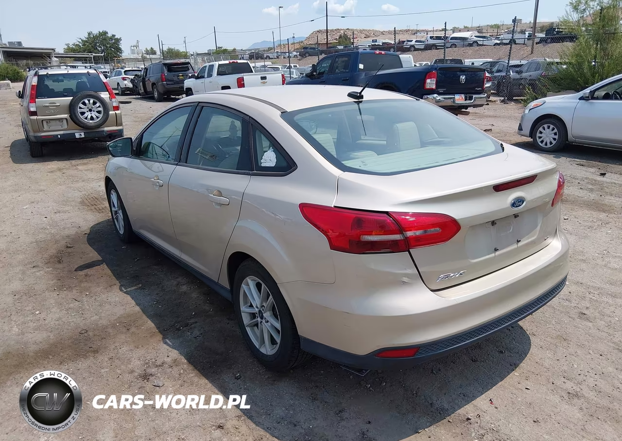 2018 Ford Focus Se VIN:1FADP3F27JL270095 - 3