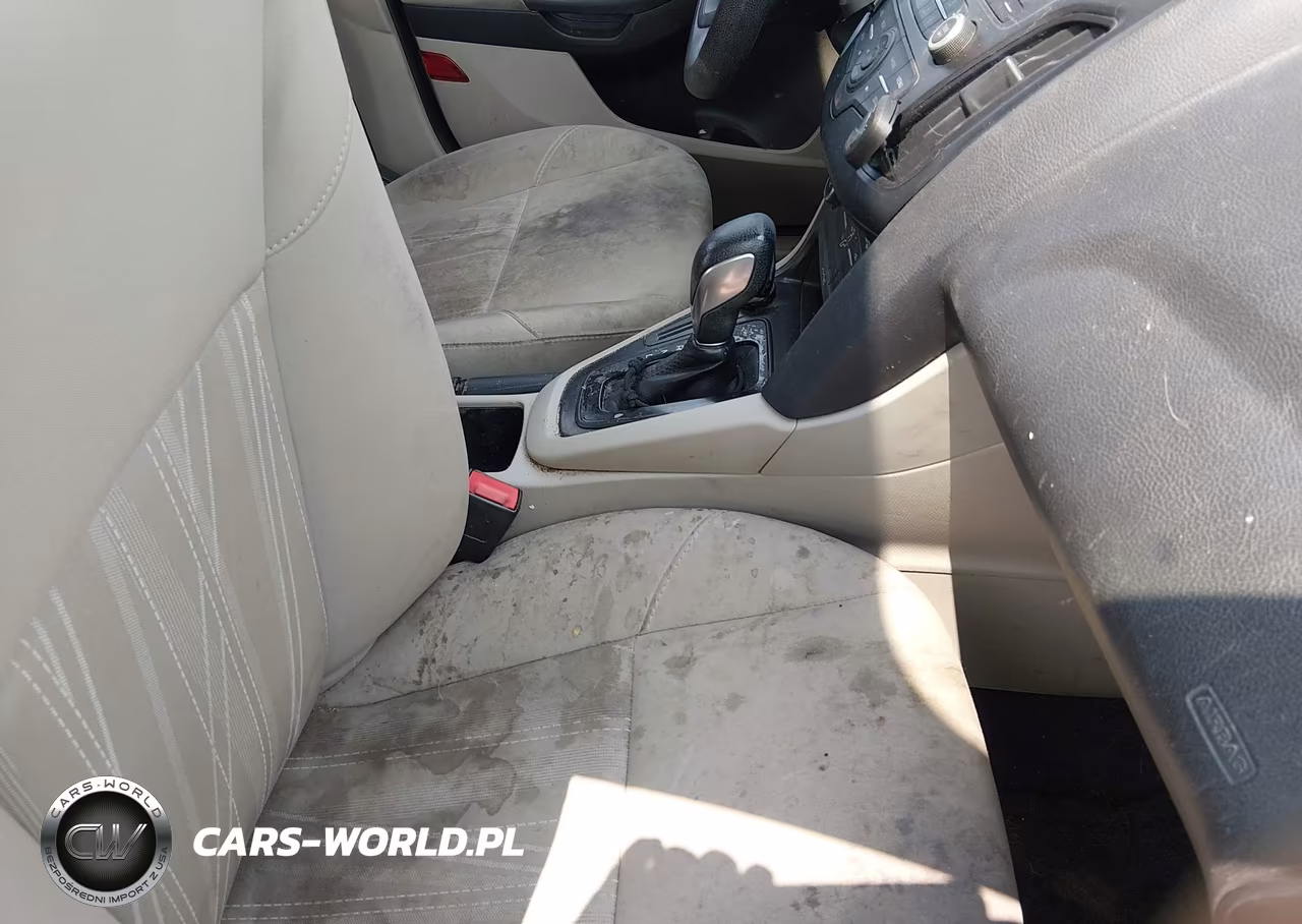 2018 Ford Focus Se VIN:1FADP3F27JL270095 - 5