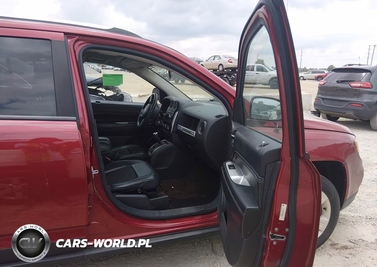 2014 Jeep Compass Latitude VIN:1C4NJCEB8ED559844 - 5