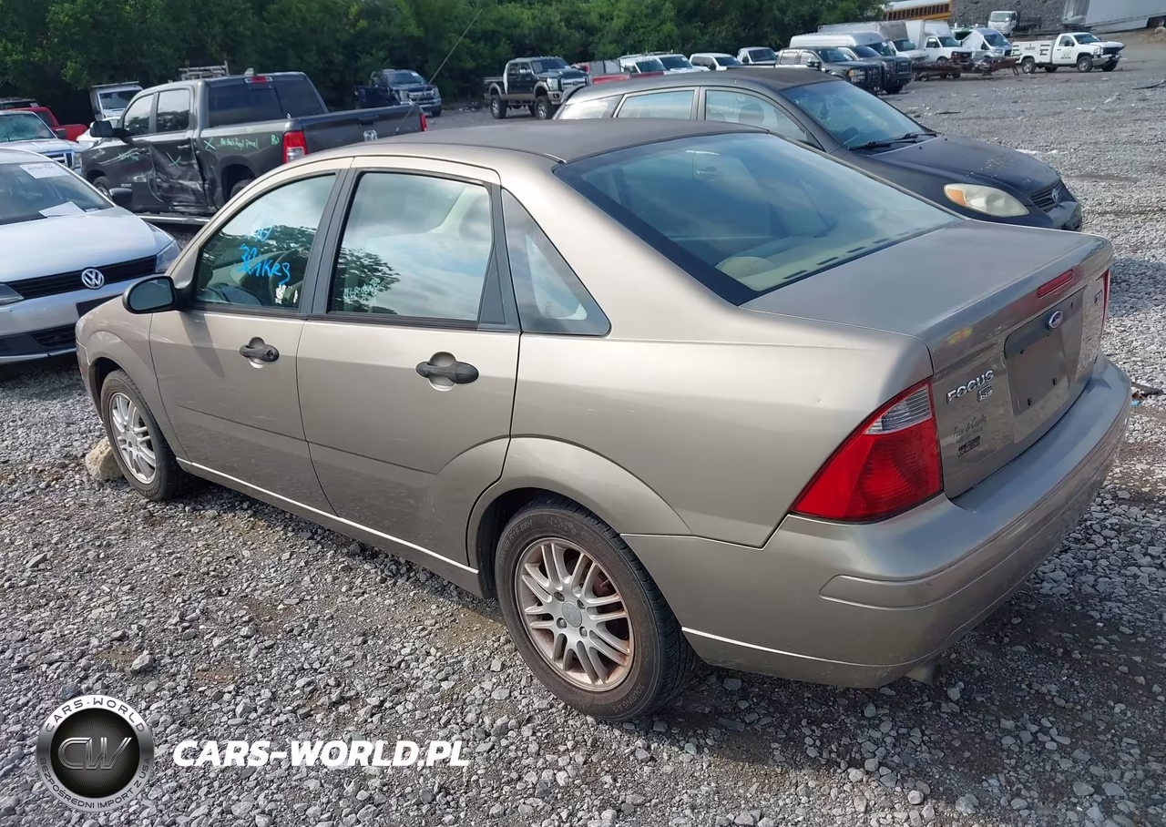 2005 Ford Focus Zx4 VIN:1FAFP34NX5W200147 - 3