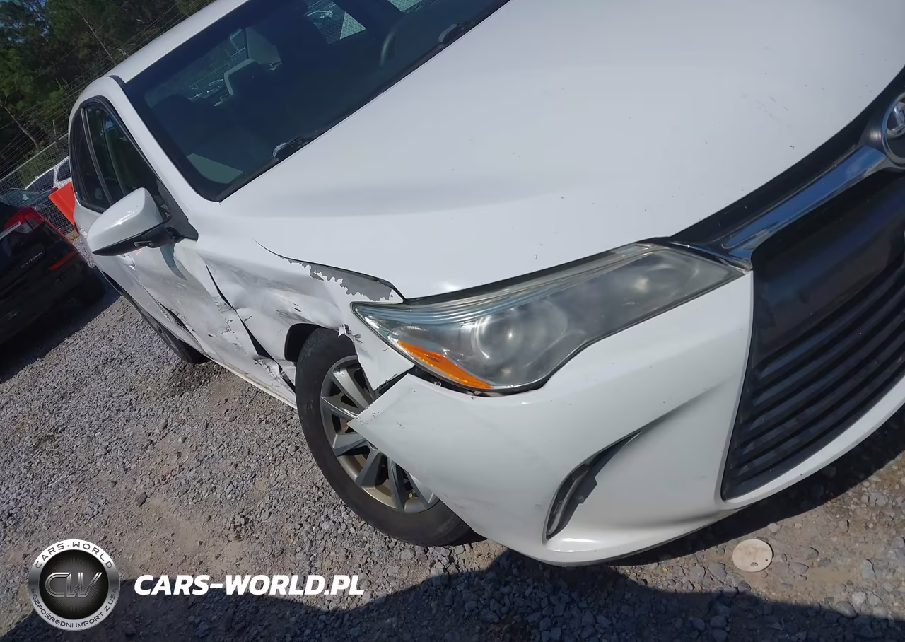2015 Toyota Camry Le – zdjęcie 1 z 16