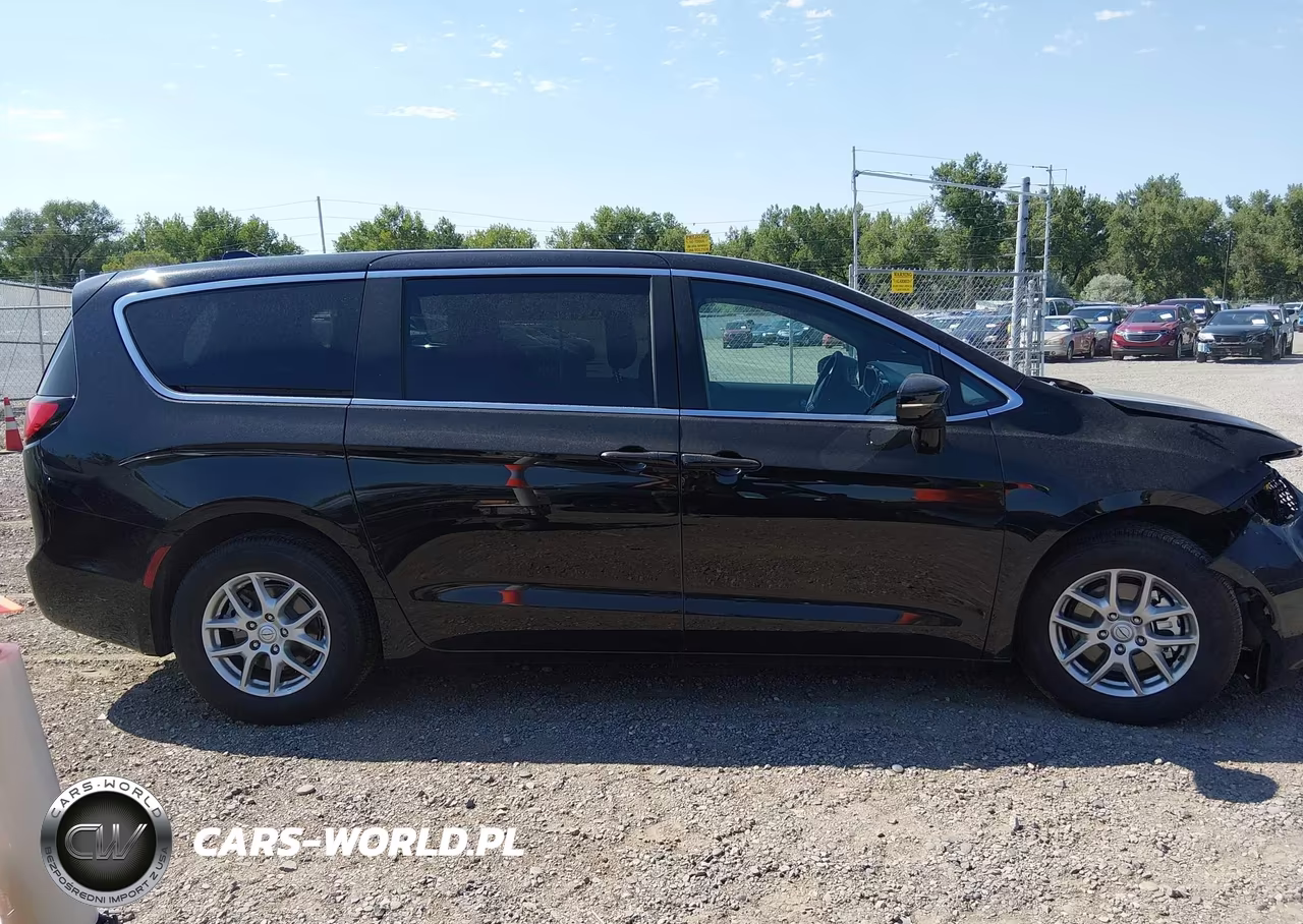 2026 Chrysler Pacifica Select VIN:2C4RC1BG8TR263622 - 13