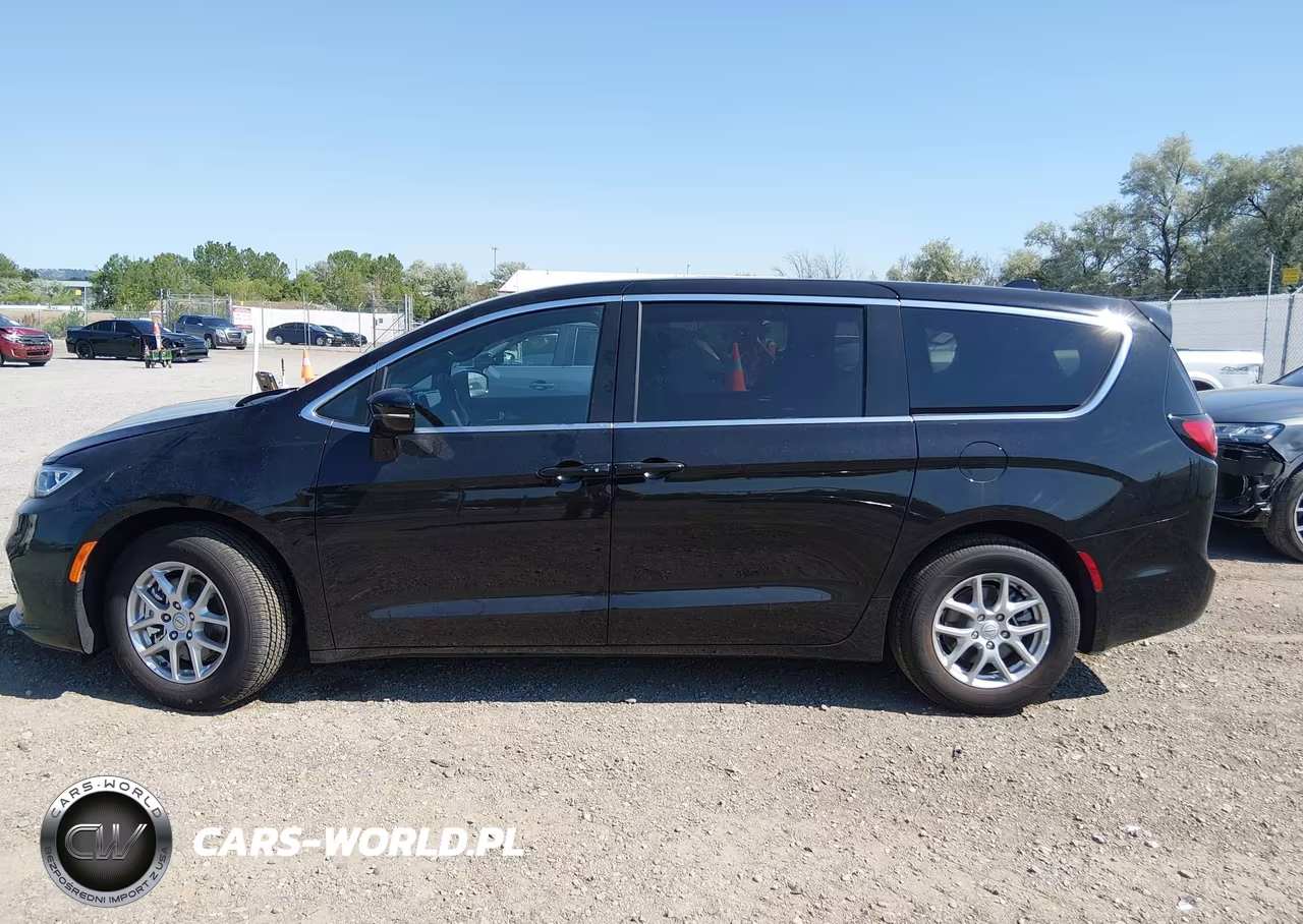2026 Chrysler Pacifica Select VIN:2C4RC1BG8TR263622 - 14