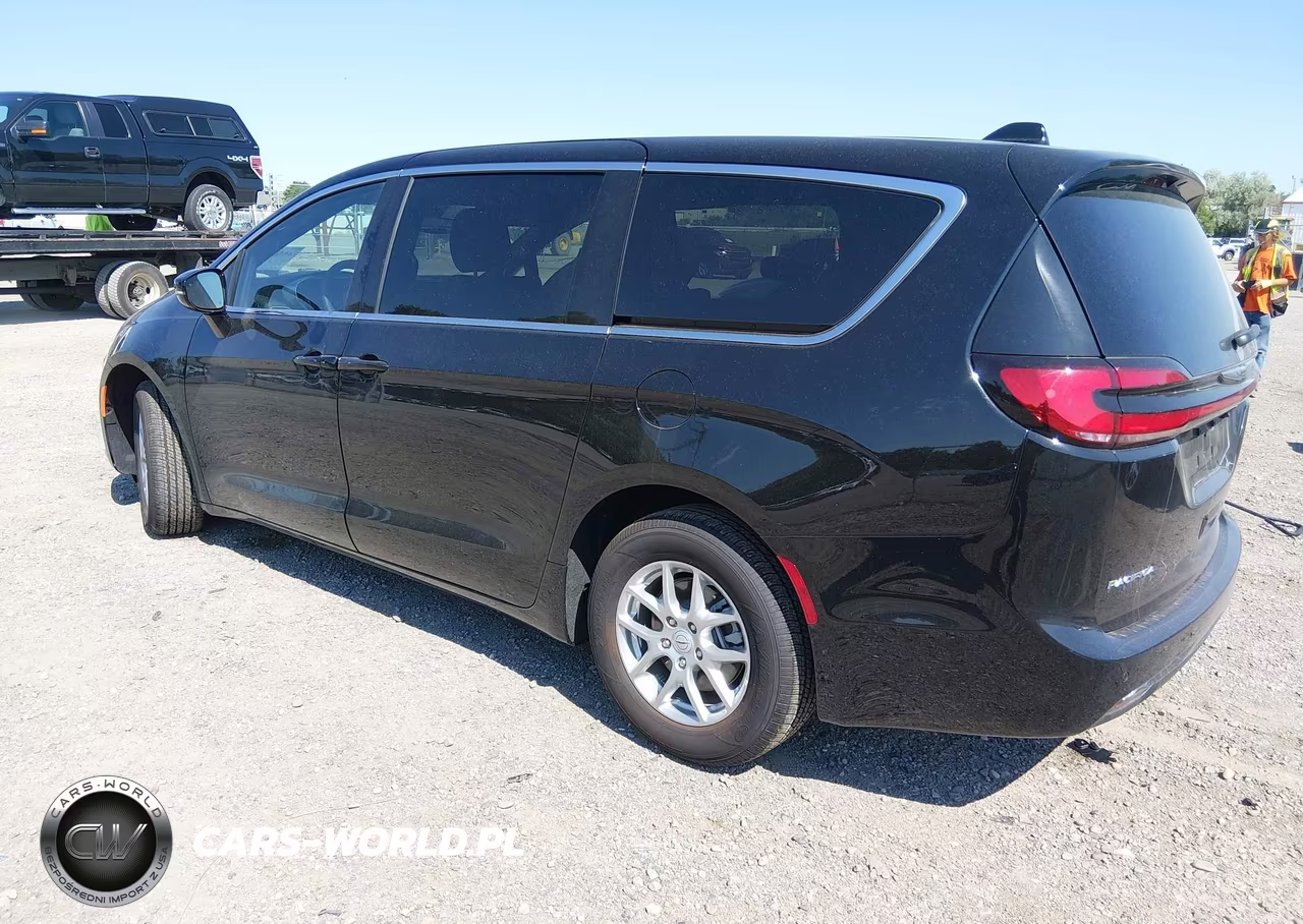 2026 Chrysler Pacifica Select VIN:2C4RC1BG8TR263622 - 3