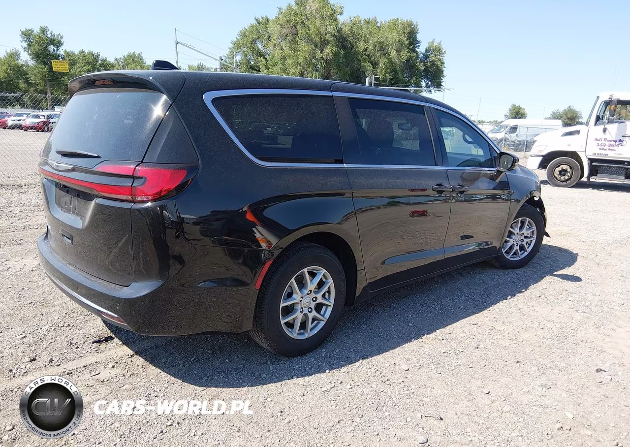 2026 Chrysler Pacifica Select VIN:2C4RC1BG8TR263622 - 4