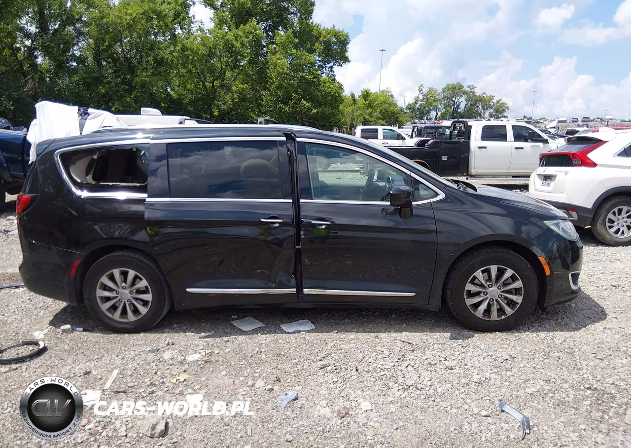 2019 Chrysler Pacifica Touring L VIN:2C4RC1BG0KR612934 - 13