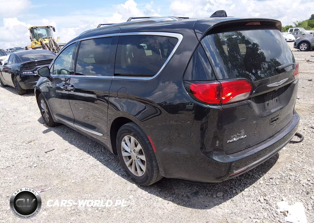 2019 Chrysler Pacifica Touring L VIN:2C4RC1BG0KR612934 - 3