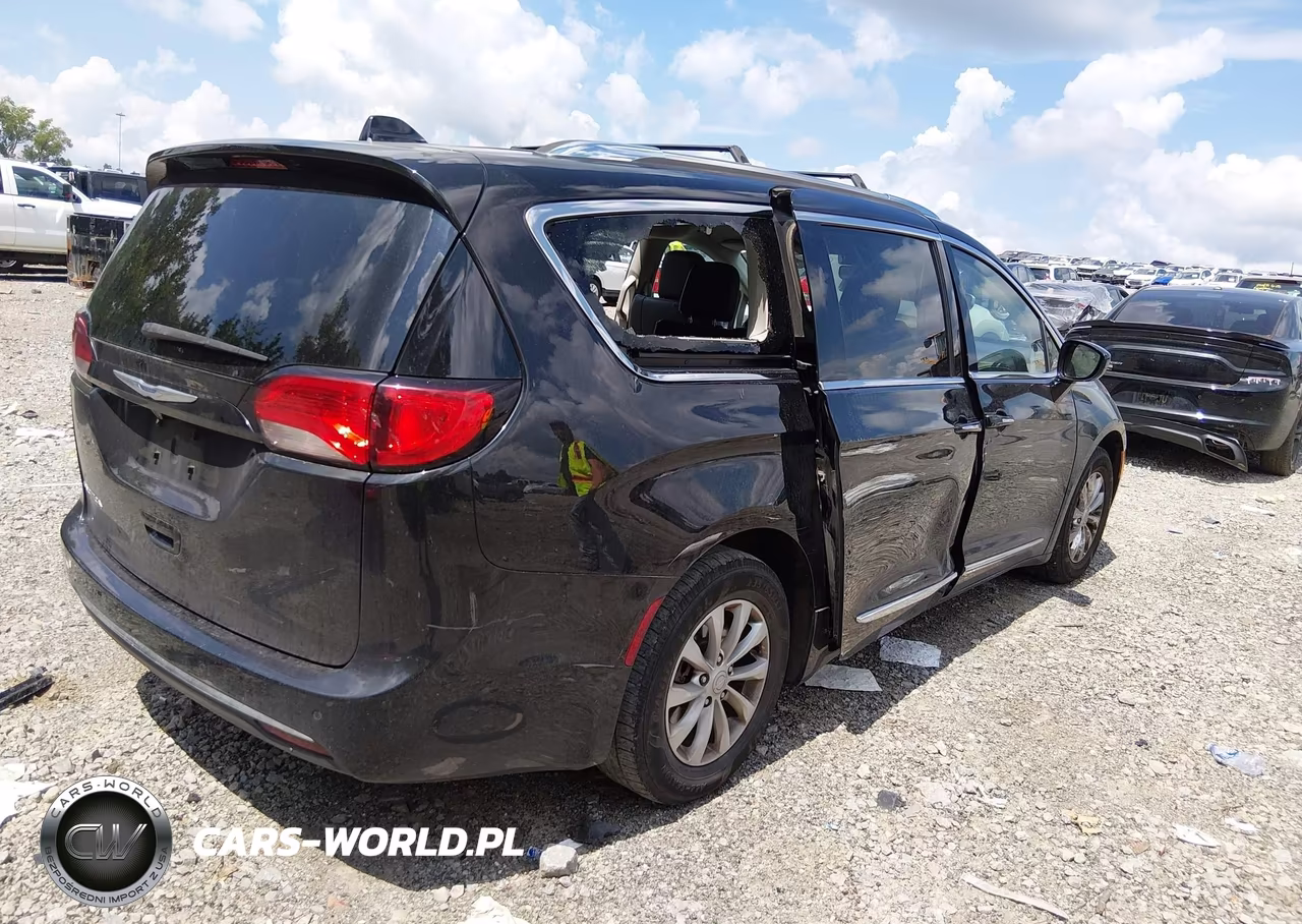 2019 Chrysler Pacifica Touring L VIN:2C4RC1BG0KR612934 - 4