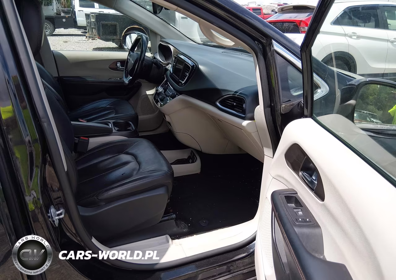 2019 Chrysler Pacifica Touring L VIN:2C4RC1BG0KR612934 - 5
