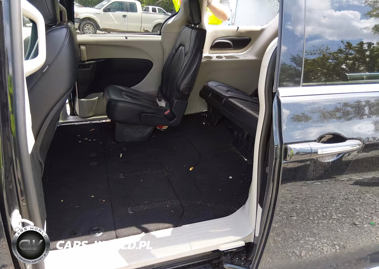 2019 Chrysler Pacifica Touring L VIN:2C4RC1BG0KR612934 - 8
