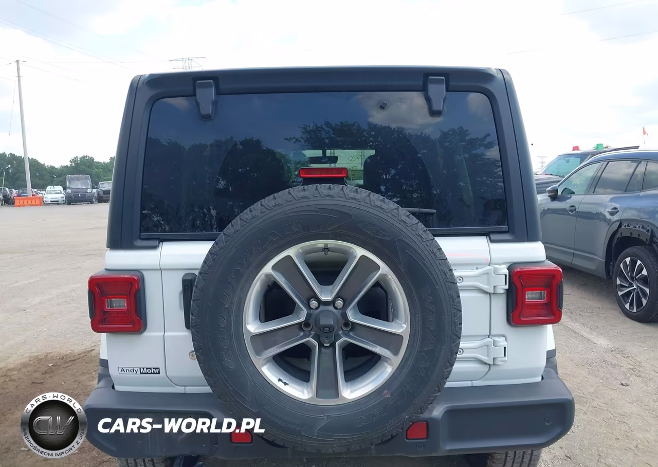 2020 Jeep Wrangler Unlimited Sahara VIN:1C4HJXEN7LW172282 - 16