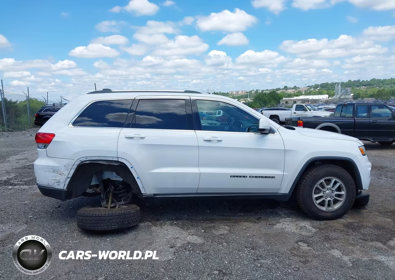 2018 Jeep Grand Cherokee Laredo E 4X4 VIN:1C4RJFAG3JC443763 - 13