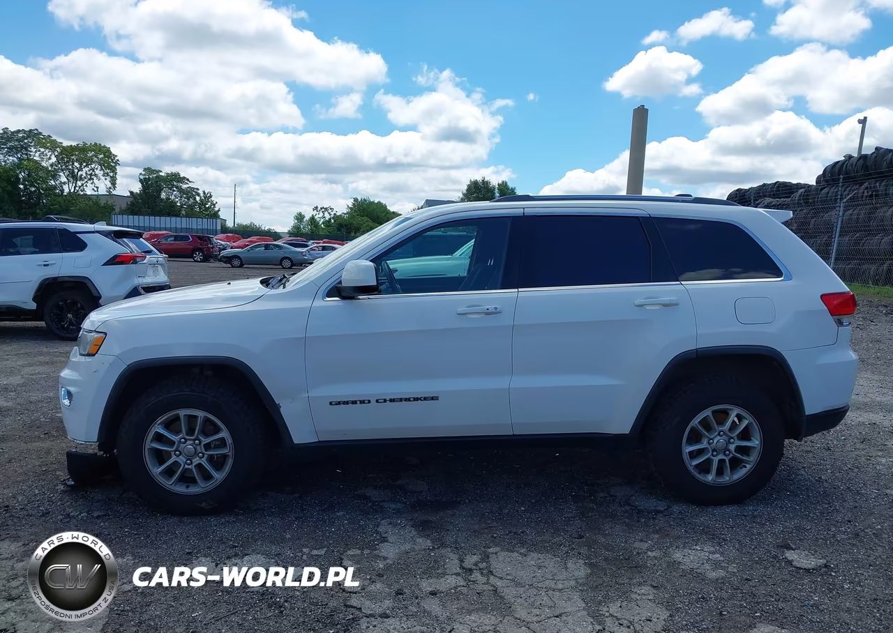2018 Jeep Grand Cherokee Laredo E 4X4 VIN:1C4RJFAG3JC443763 - 14