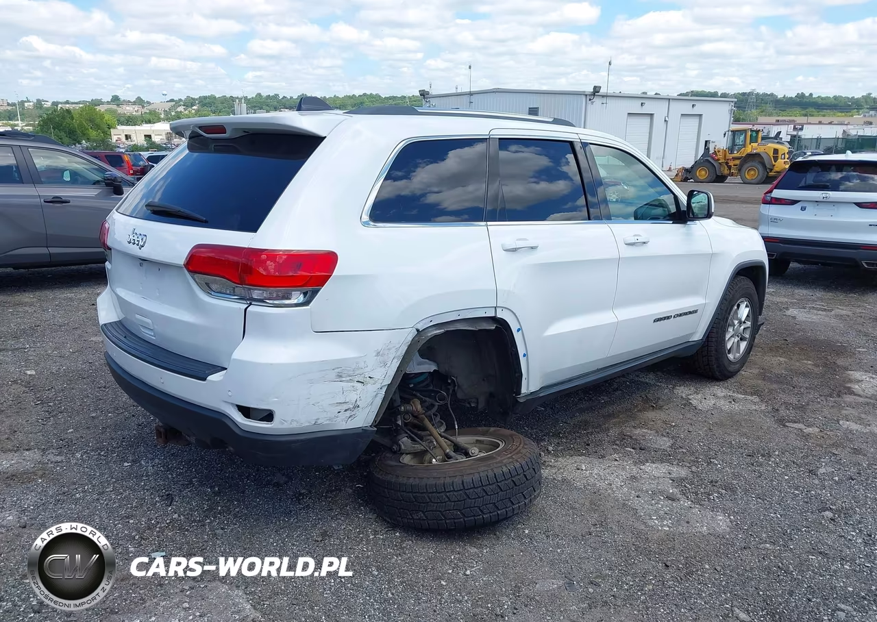 2018 Jeep Grand Cherokee Laredo E 4X4 VIN:1C4RJFAG3JC443763 - 4