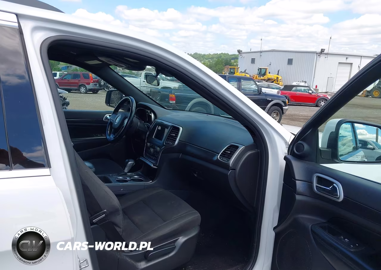 2018 Jeep Grand Cherokee Laredo E 4X4 VIN:1C4RJFAG3JC443763 - 5