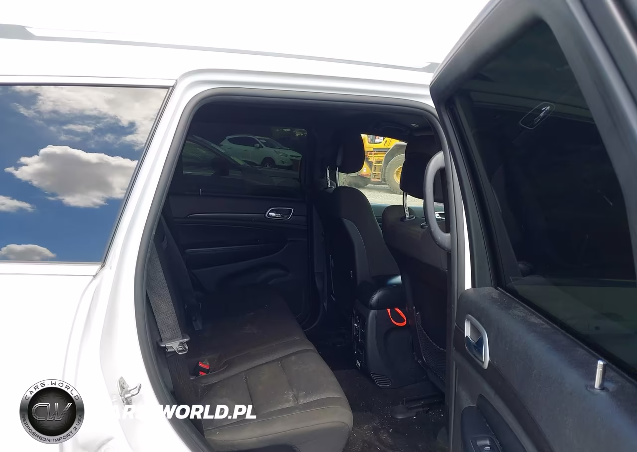 2018 Jeep Grand Cherokee Laredo E 4X4 VIN:1C4RJFAG3JC443763 - 8